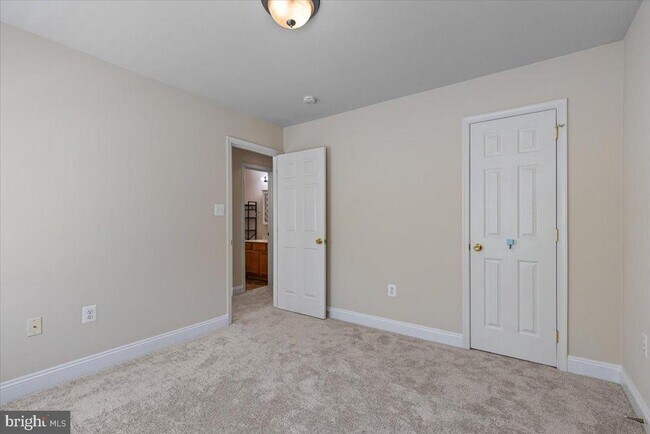Building Photo - 926 Walnut Ave