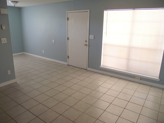 Building Photo - Northeast El Paso 2 bed