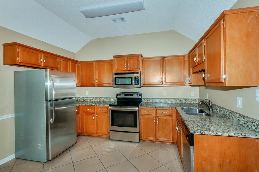 Building Photo - 6670 Tangleberry Cove