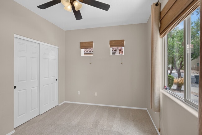 Building Photo - 6028 S Meadow Breeze Dr