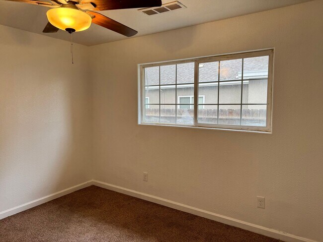 Building Photo - 3 Bedroom 2 Bath , With Solar