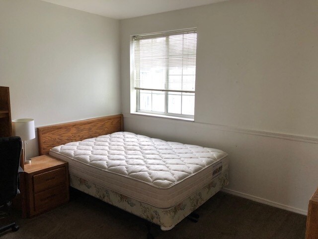 Large Private Room With Bath - 718 W 1720 N