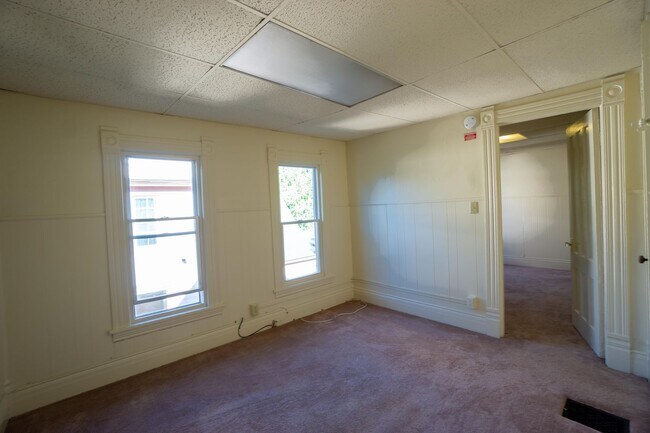 Building Photo - 129 Dell St