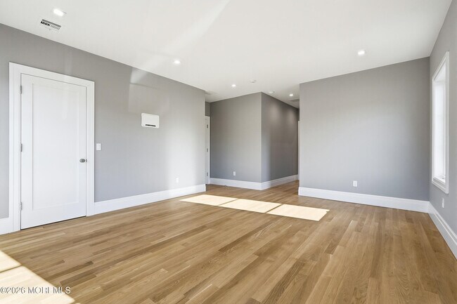 Building Photo - 84 Cooper Ave