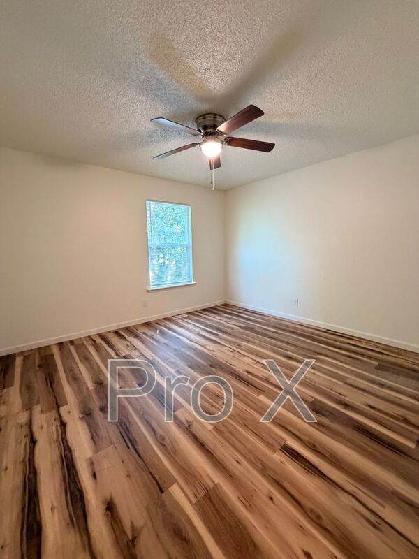 Building Photo - 504 N Betty Jo Dr