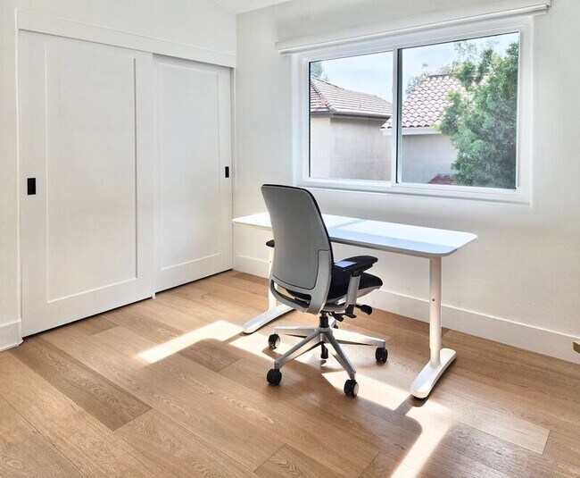 Building Photo - 8118 E Peacock Ln