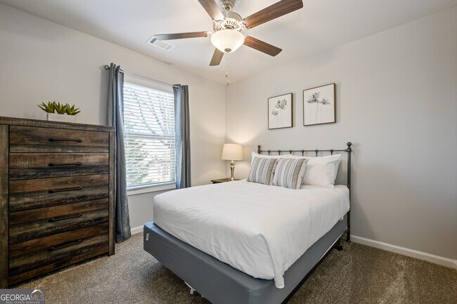 Building Photo - 2059 Pinnacle Walk