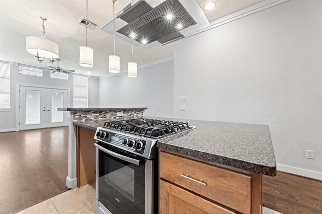 Building Photo - 4711 San Jacinto St