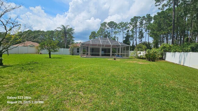 Building Photo - Beautiful 3/2/2 Pool Home on Oversized Lot...