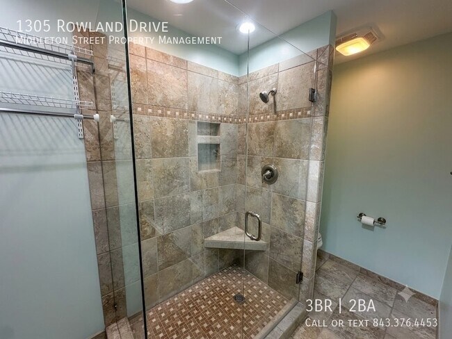 Building Photo - 1305 Rowland Dr