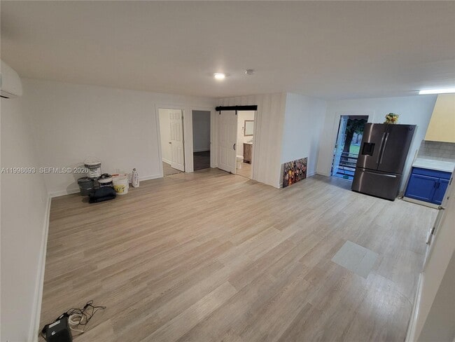Building Photo - 551 Avenida Del Sur