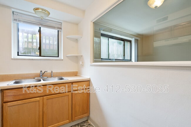 Building Photo - 760 5th Ave