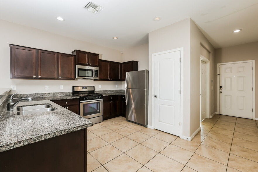 Building Photo - 4216 S 82nd Ln