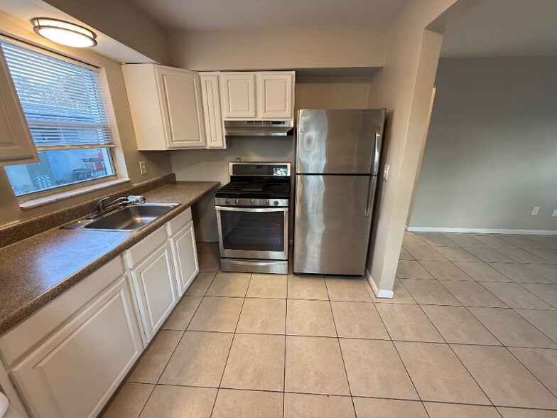 Building Photo - 1407 S Madison Ave