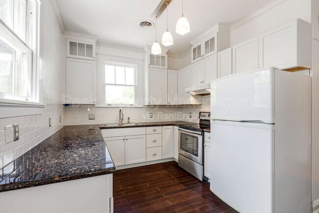 Building Photo - 1404 Wilmington Ave W