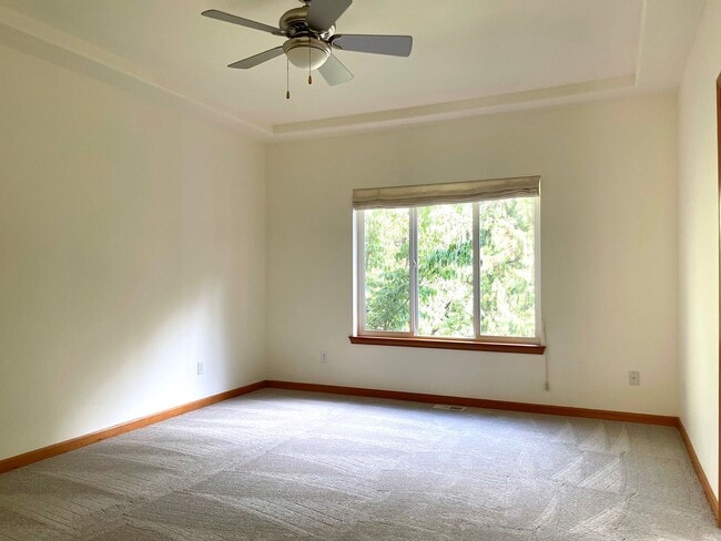 Building Photo - Prime Poulsbo location....3 bedroom rambler with bonus or office