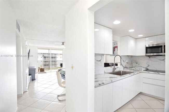 Building Photo - 3600 NE 170th St