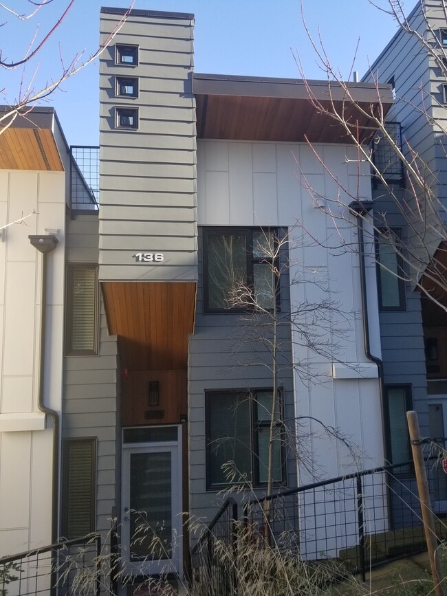 Building Photo - 136 107th Ave SE