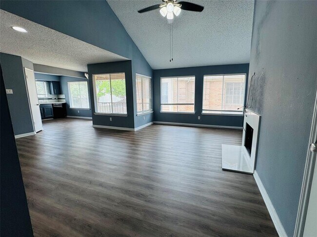 Building Photo - 12100 Overbrook Ln