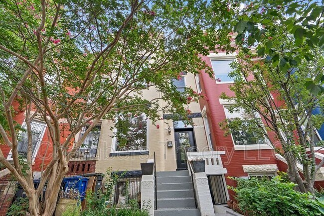 Building Photo - 1745 1st St NW