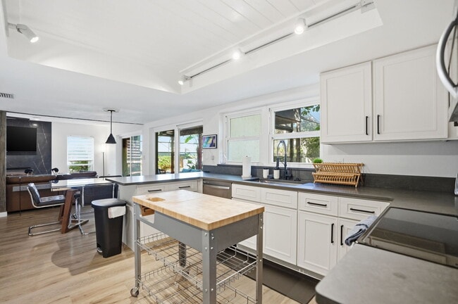 Building Photo - 13609 Heritage Way