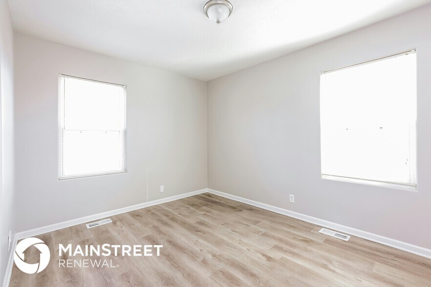 Building Photo - 413 N Seminole Dr