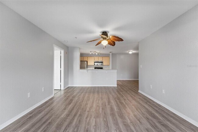 Building Photo - 5479 Vineland Rd