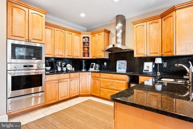 Building Photo - 10605 River Oaks Ln