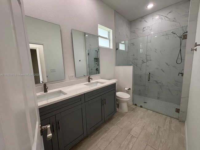 Building Photo - 1018 Maddock St E