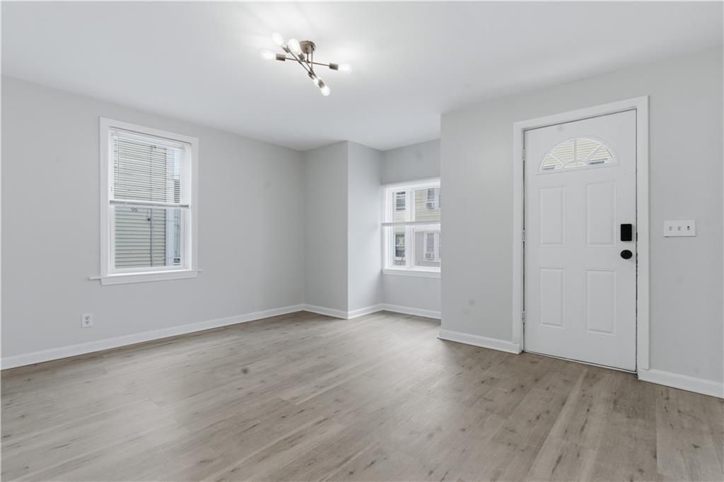 Building Photo - 92 Sylvian St