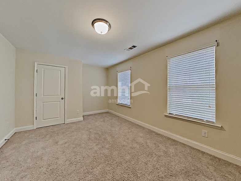 Building Photo - 2750 Freemont St