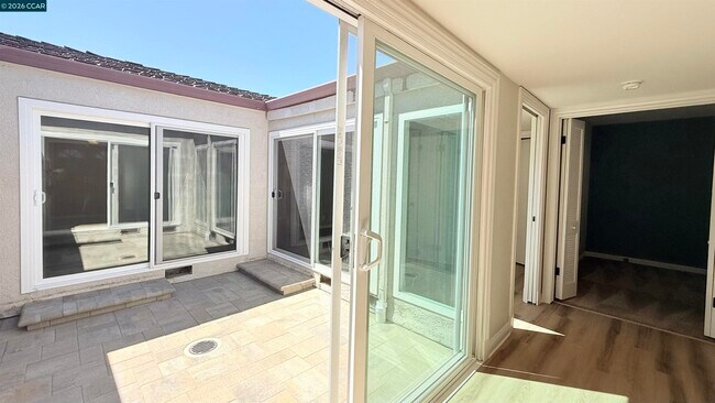 Building Photo - 750 N Paradise Valley Ct