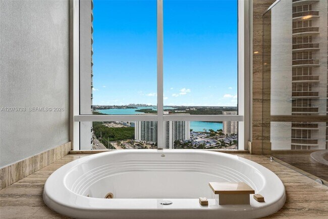 Building Photo - 16001 Collins Ave