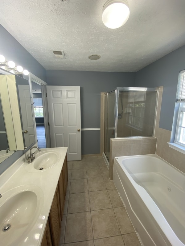 Building Photo - 8025 Brookstone Ct