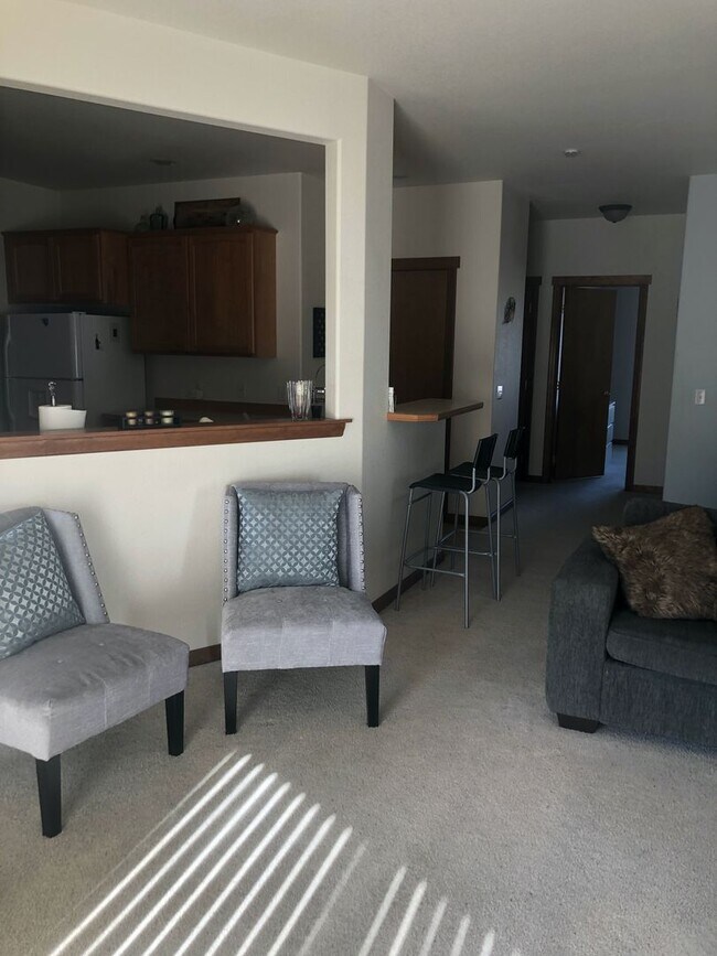 Building Photo - Fully Furnished Lakefront Condo!! 6 Month Lease Available!