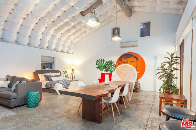 Building Photo - 1147 Wilcox Pl