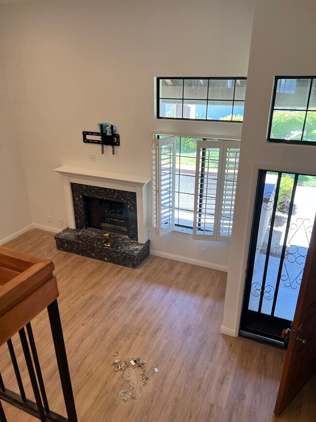 Front entry TV area - 3444 Mission Mesa Way