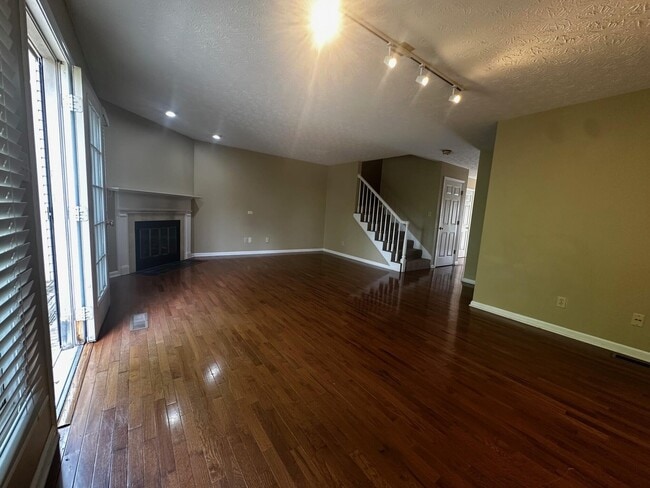 Building Photo - 3503 Lakeside Ct
