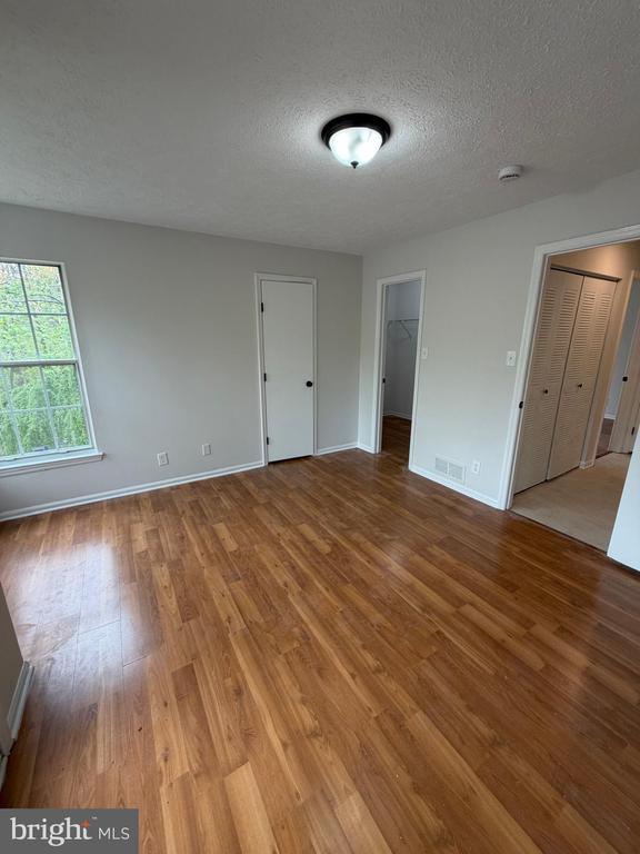 Building Photo - 133 Kenwood Dr