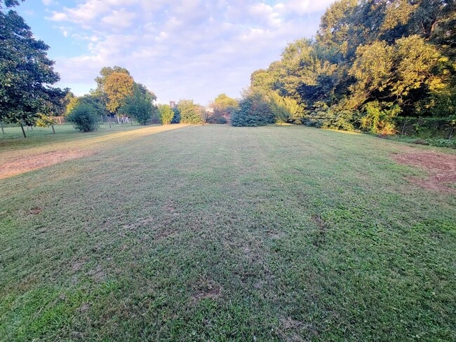 Building Photo - Great 3 bed 1.5 bath in Graham! View this home TODAY!