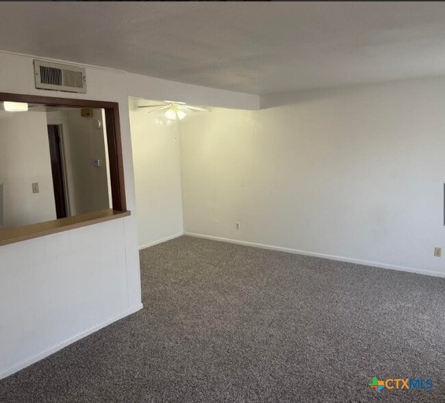 Building Photo - 302 Palmwood Dr