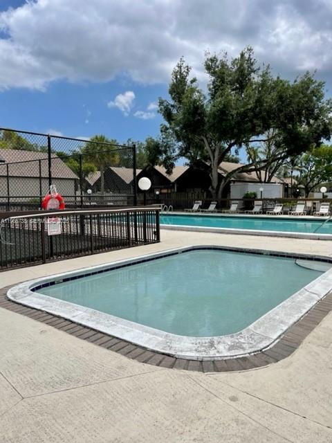 Building Photo - 613 N University Dr