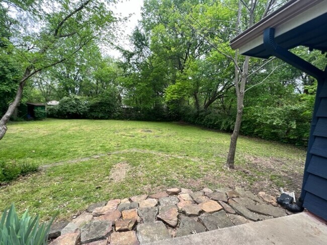 Building Photo - Midcentury Modern in Fayetteville