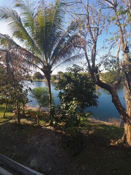 Building Photo - 5335 NW 10th Ct