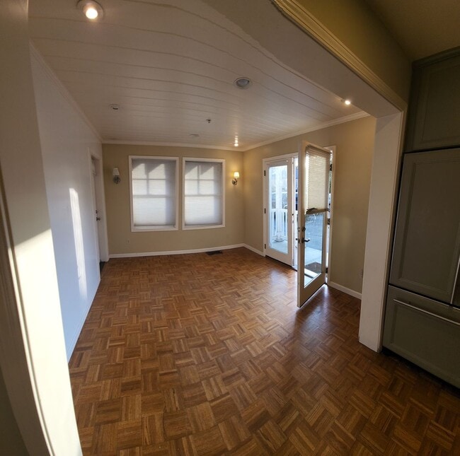 Building Photo - Charming Cottage off of Grand Avenue/Mill ...