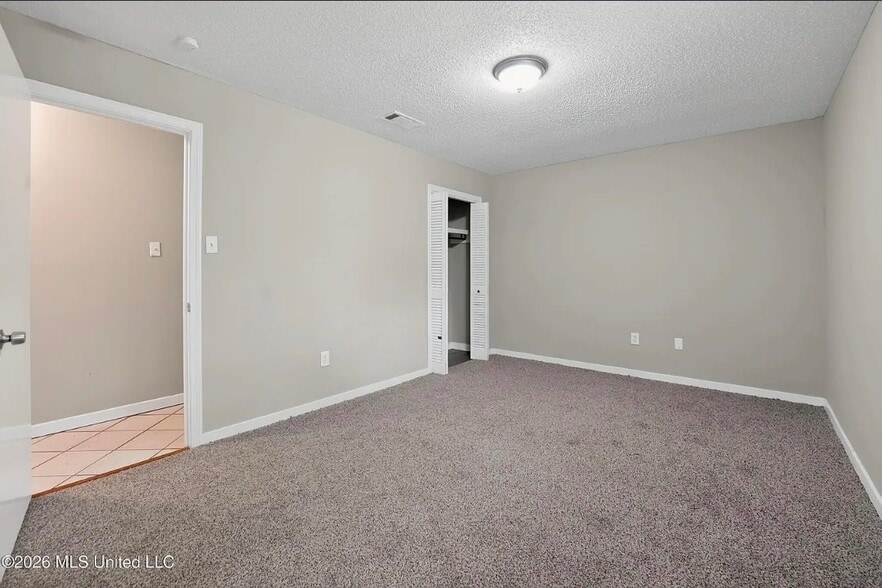 Building Photo - 148 York Dr