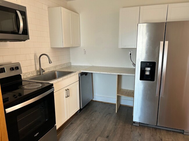 Building Photo - 320 E 20th St