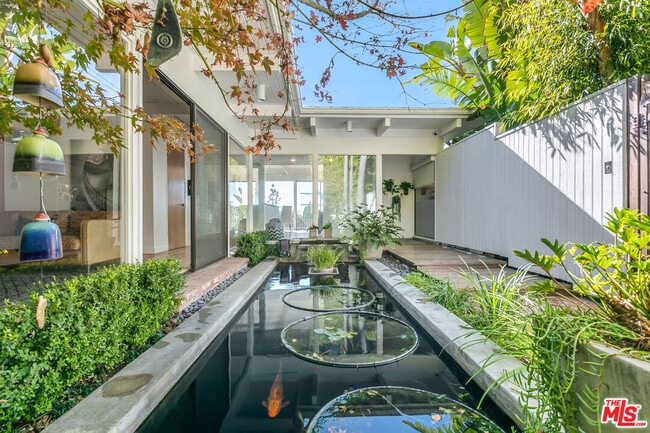 Building Photo - 1644 Marmont Ave