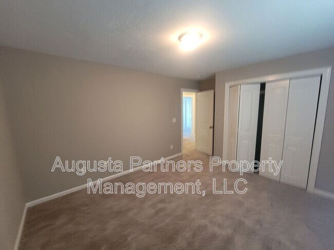 Building Photo - 1733 Ethan Way