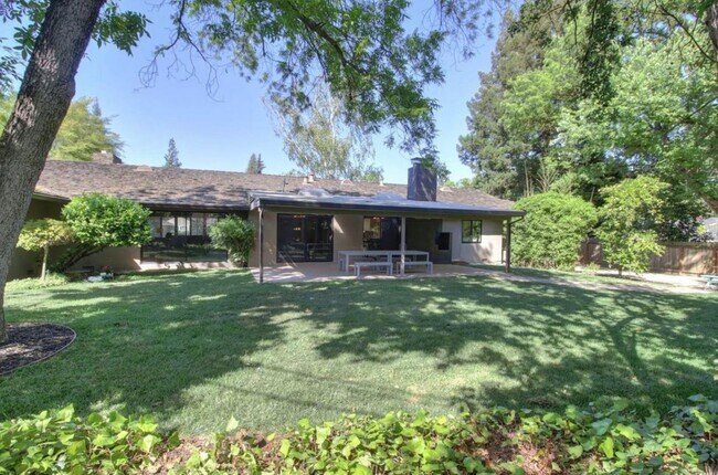 Building Photo - Elegant Fully Renovated 3/3 in Fair Oaks!